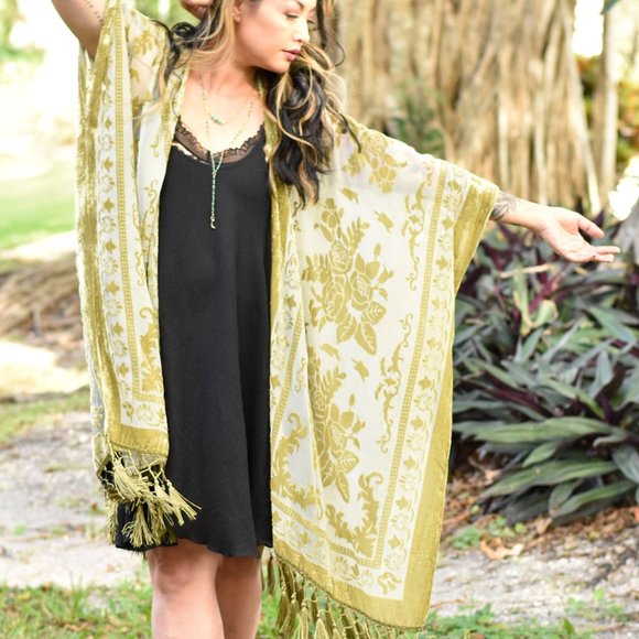 The House Of Gentry Tops - Velvet Burn Out Kimono